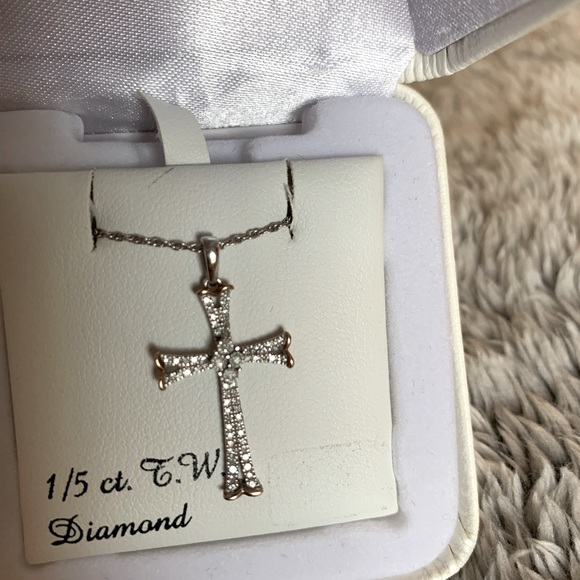 Jewelry - Necklace and cross pendant